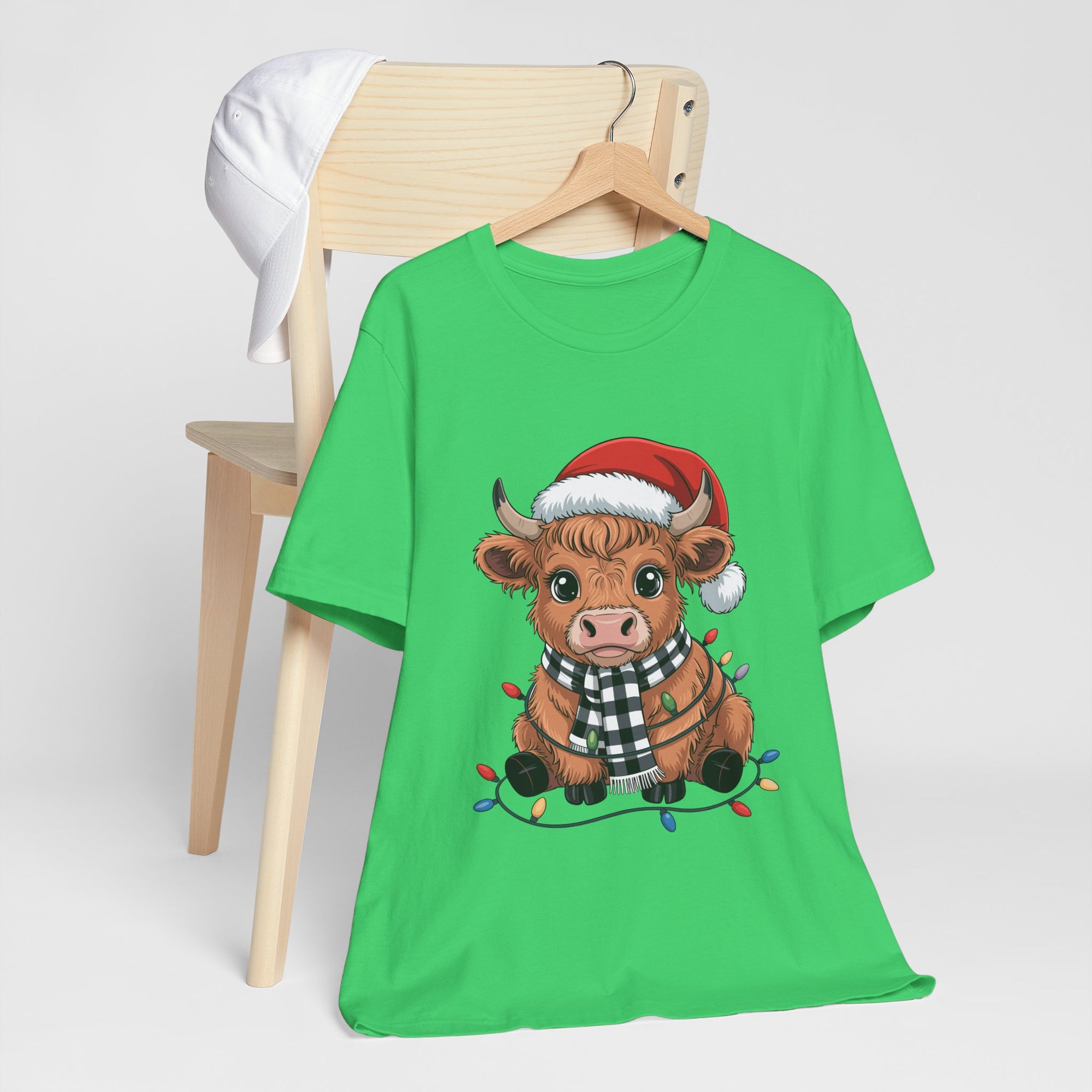 Festive Cow Christmas Tee, Unisex Holiday Shirt, Cute Animal T-Shirt